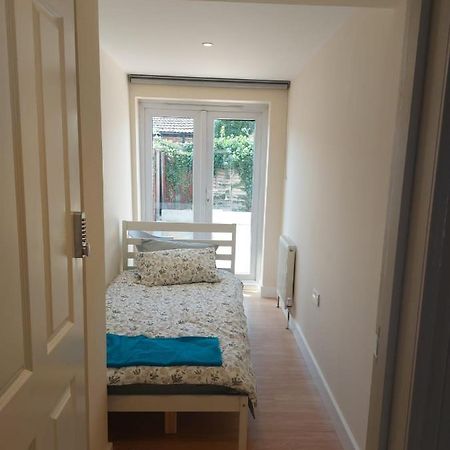 Vibrant Single Room Only For One Adult Саутхол Екстериор снимка