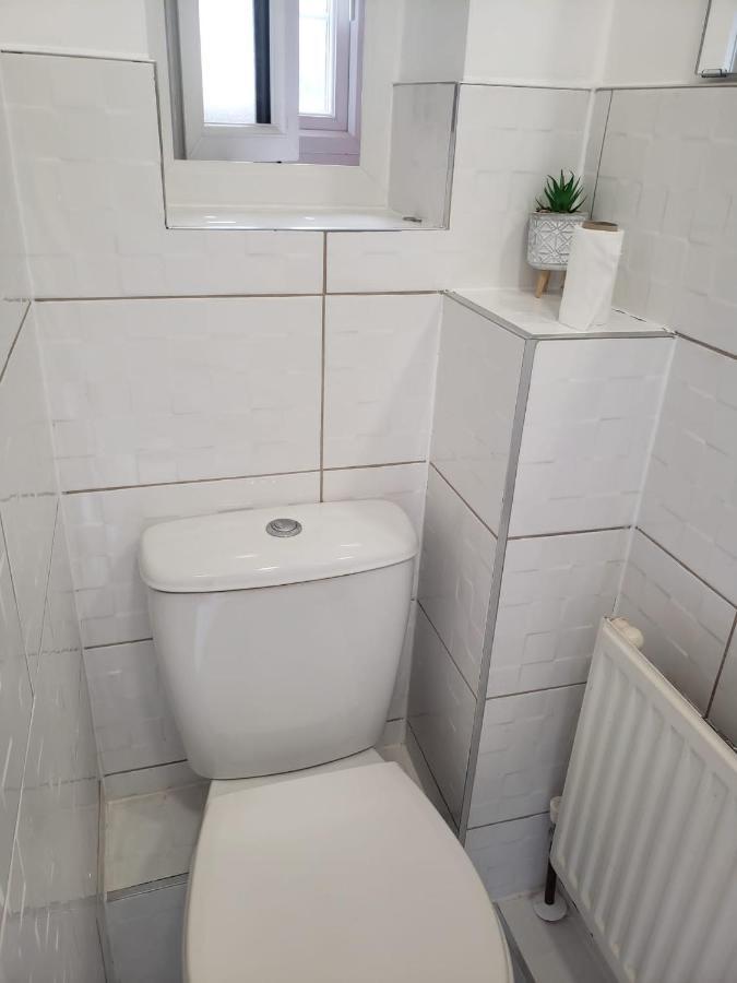 Vibrant Single Room Only For One Adult Саутхол Екстериор снимка